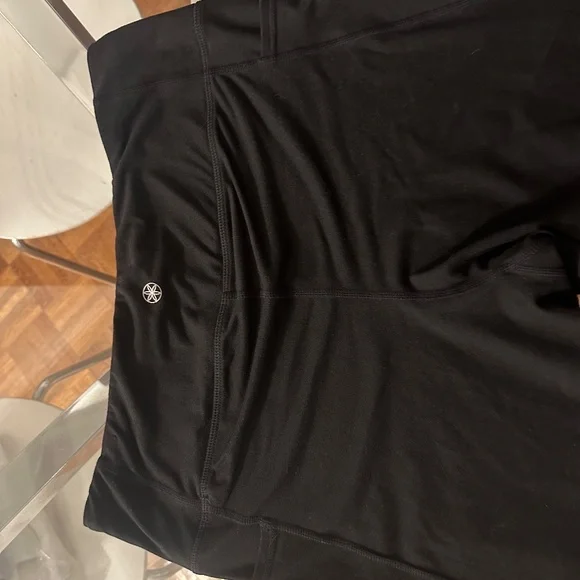 Gaiam XL 3/4 Length Leggings - Picture 4 of 4